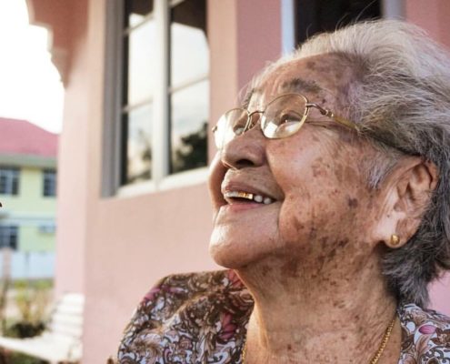 Anciana en casa